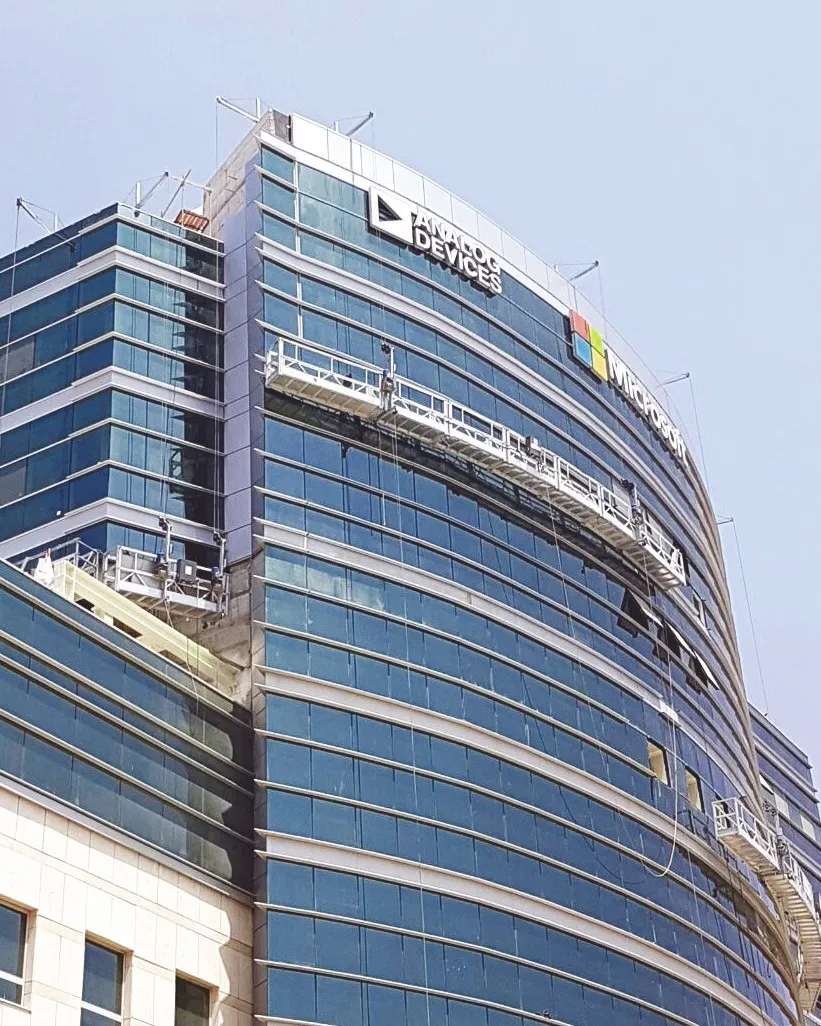 Rigid ZLP-CE suspended platform on a glass tower facade